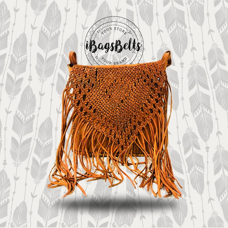 Bolso bandolera de cuero con solapa trenzada y flecos Sarah