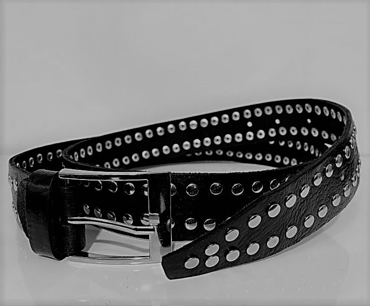 Cinturón cuero negro con tachas – IBAGS BELTS