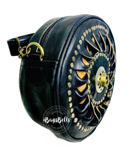 Bandolera redonda de cuero con sol en color negro Beca