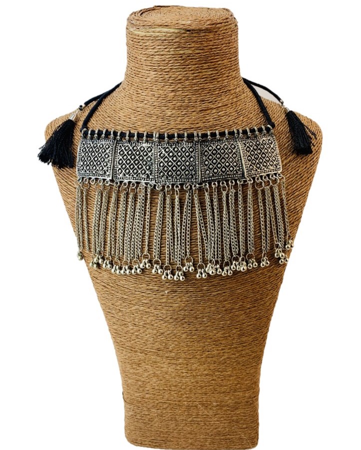 Collar de gargantilla de estilo bohemio étnico tallada