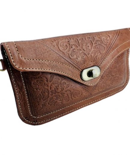 Monedero de cuero con estampado artesanal marrón