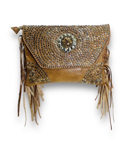 Bolso bandolera con tachas y flecos camel Levi