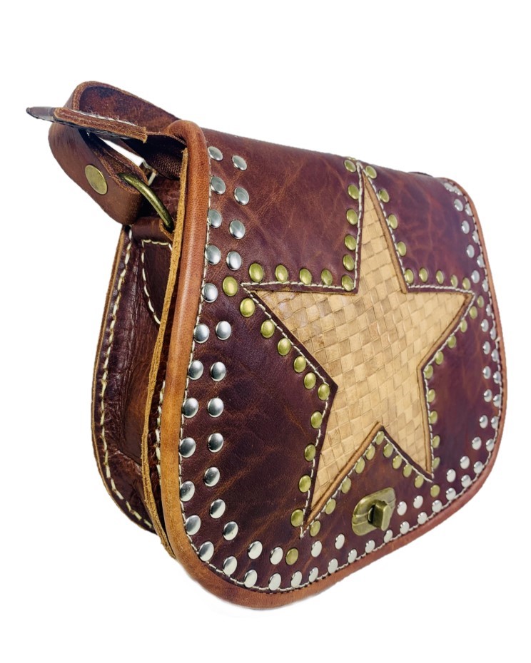 Bandolera mediana de cuero con estrella artesanal marrón Darcie