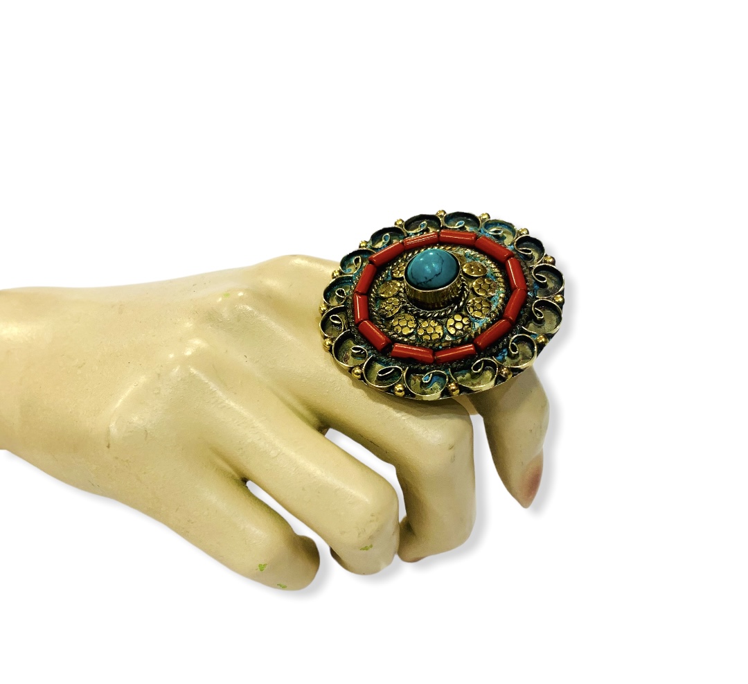 Anillo boho tibetano redondo con piedra turquesa