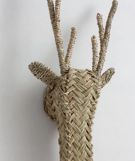 Cabeza de animal esparto tejida, ciervo