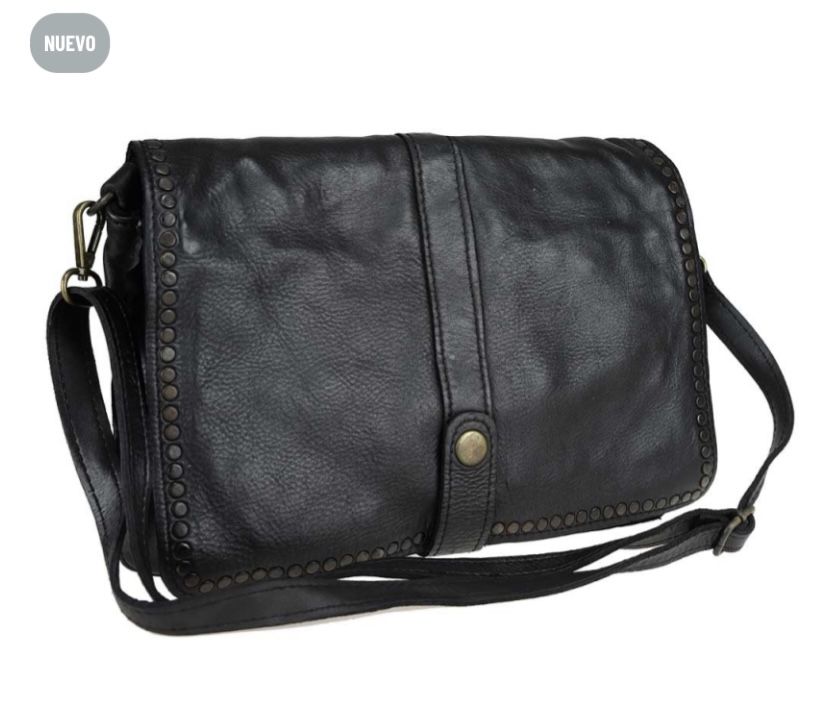 Bolso mensajero con tachuelas de piel lavada negro Clementine