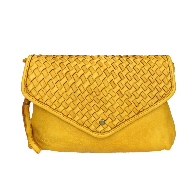 Bolso sobre de piel lavada mostaza Madeline