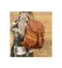Mochila de piel trenzada camel con bolsillos delanteros