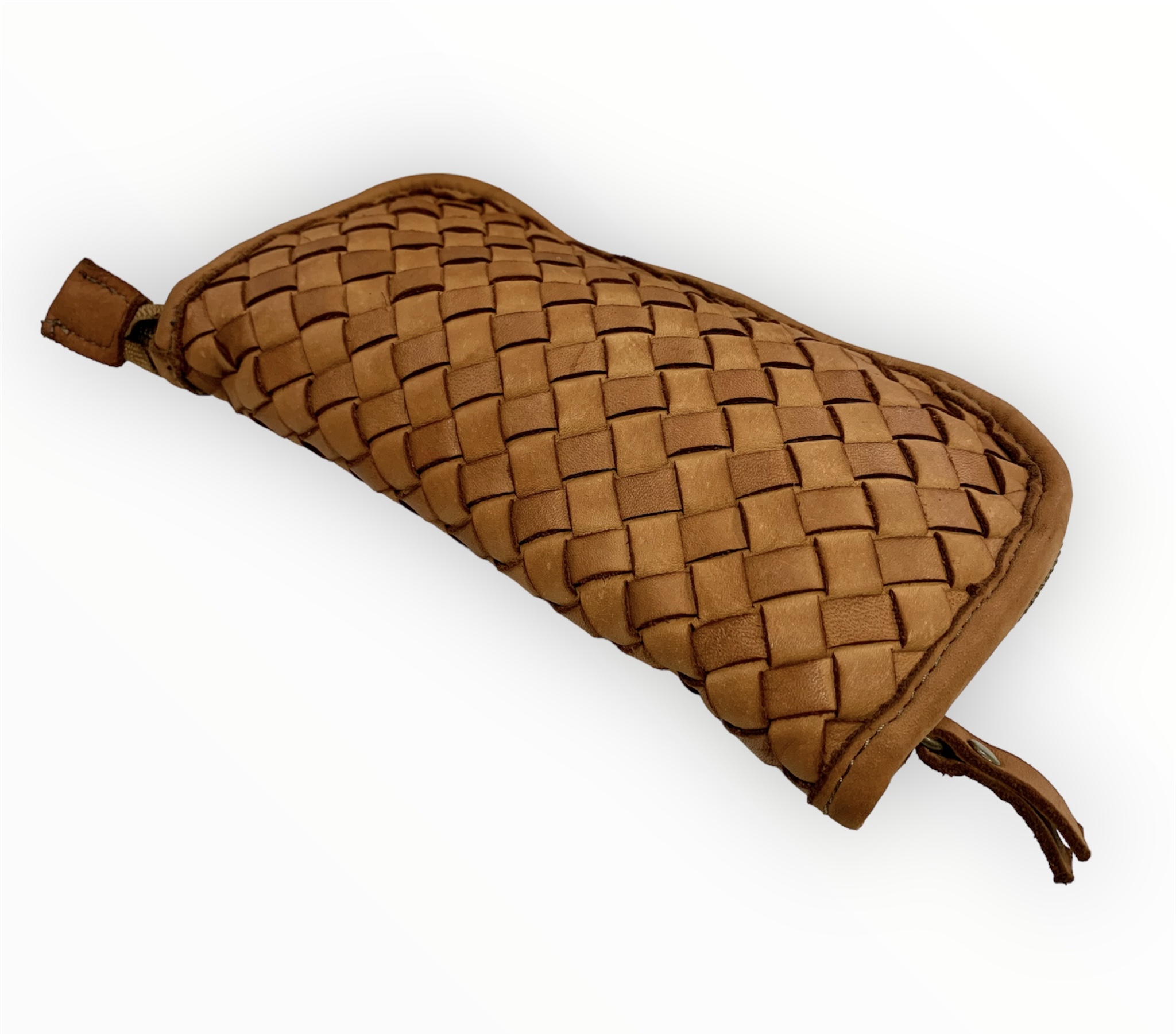 Cartera billetera trenzada de piel lavada en color camel