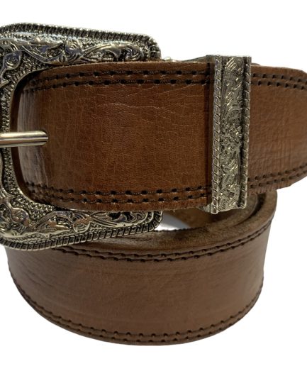 Cinturón de cuero marrón con hebilla cowboy