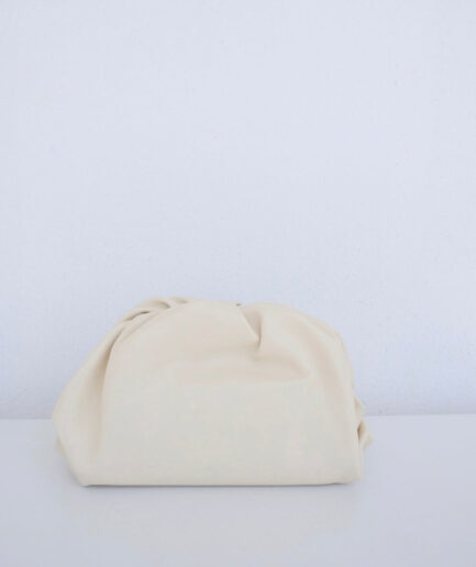 Bolso de mano en cuero color crema Consuelo