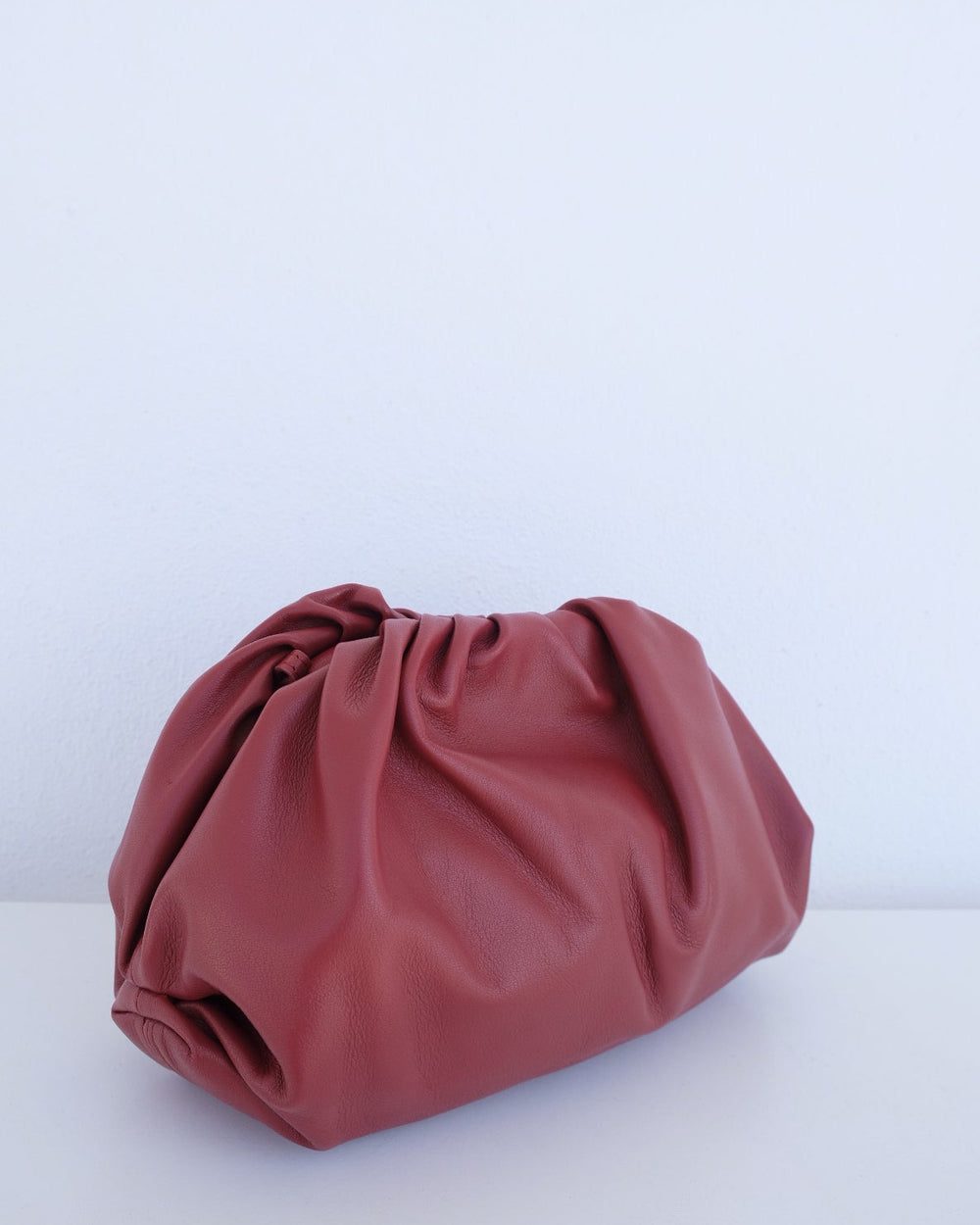 Bolso de mano en cuero color rojo Consuelo