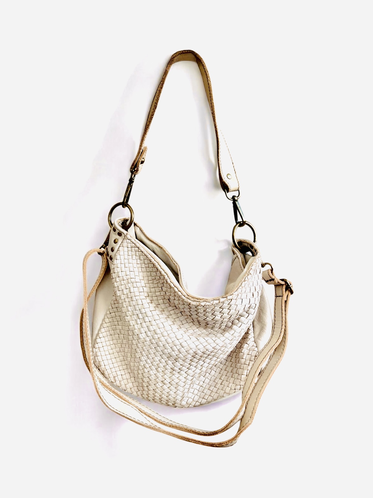 Bolso bandolera tejida en piel beige Vanesa