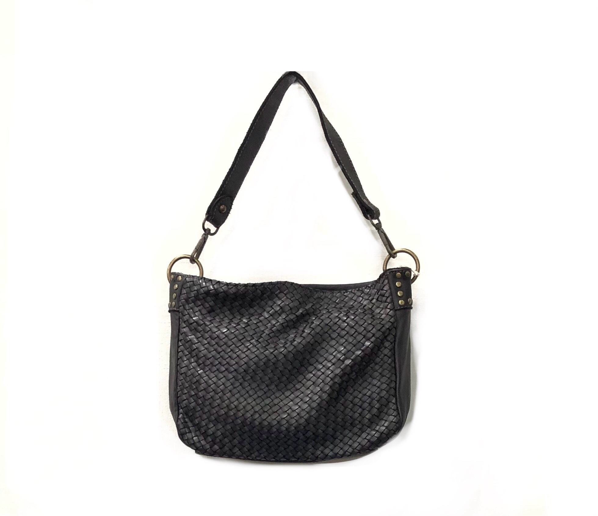 Bolso bandolera tejida en piel negro Vanesa
