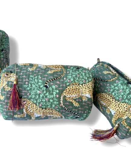 Set de neceseres verde estampado Tigre – Elegancia Salvaje