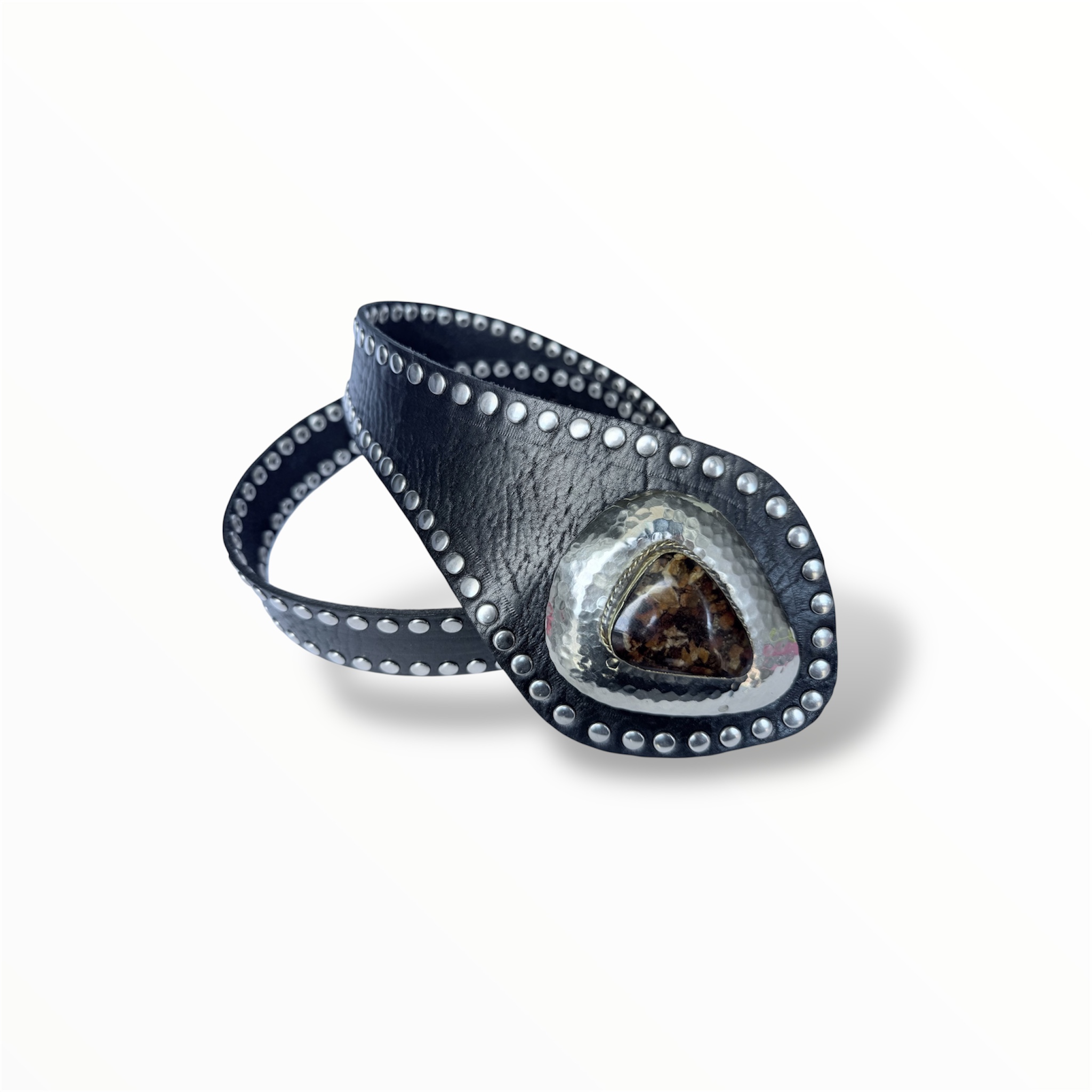 Cinturón de cuero negro con tachas plata