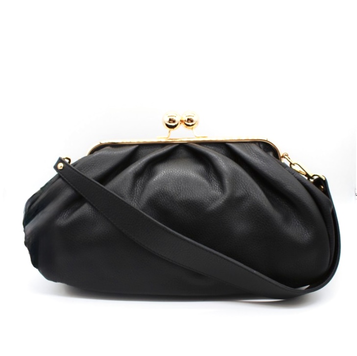 Bolso de mano en cuero color negro con boquilla metálica Macarena