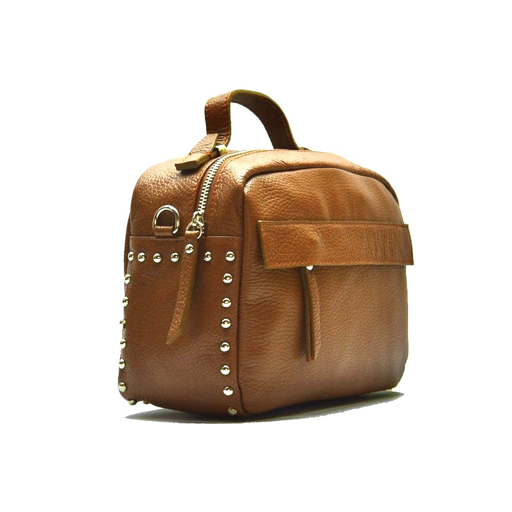 Bolso bandolera camel de piel auténtica con detalles de tachuelas Celia