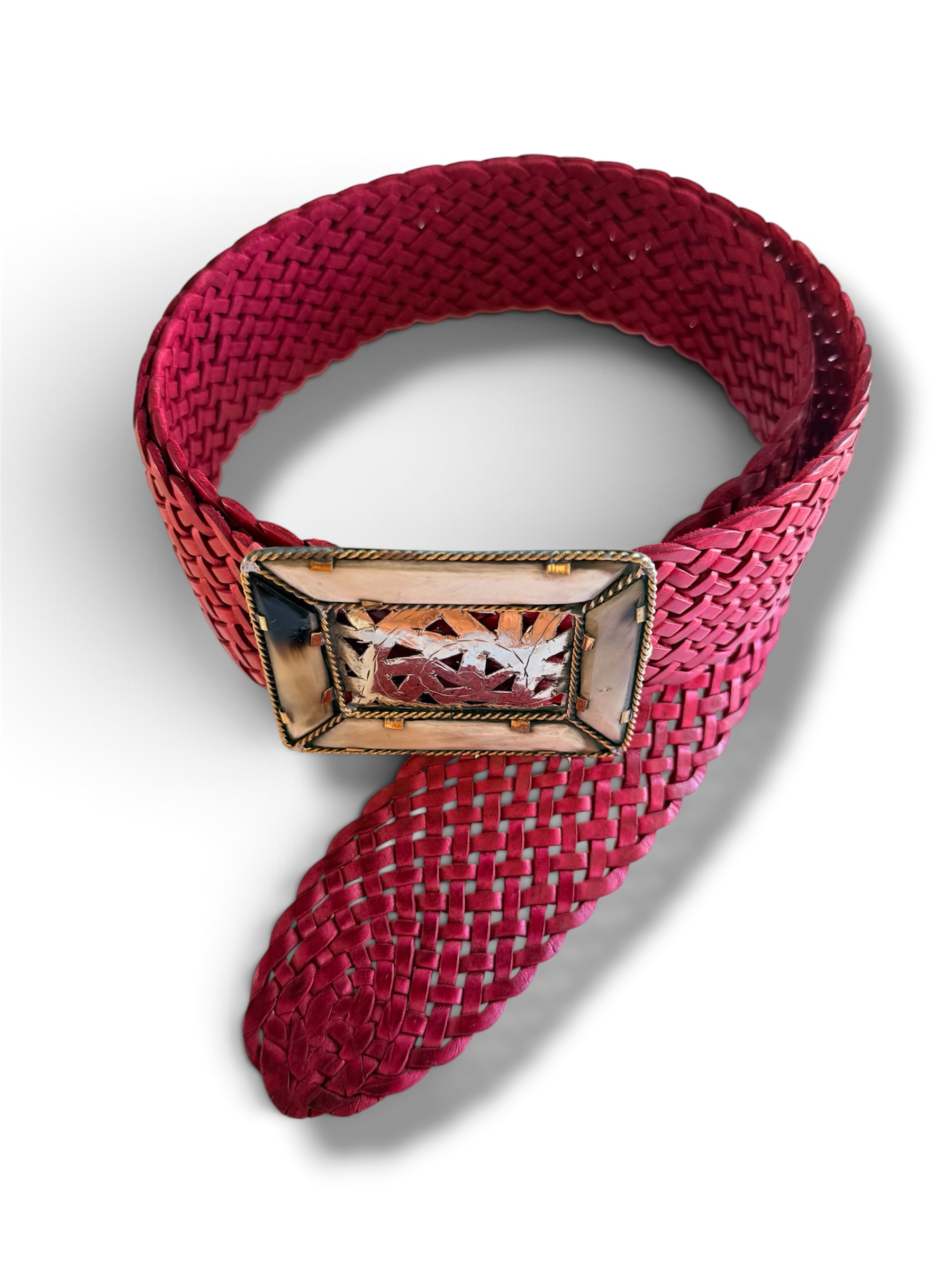 Cinturón de cuero rojo con hebilla rectangular tallada Duero