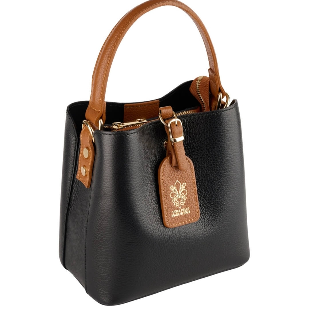 Bolso cubo negro de piel Italiano